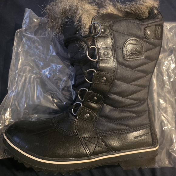 Sorel Women's Black Winter Boots - Picture 15 of 15